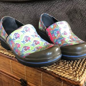 Dansko, Size 39 (US size 9)